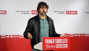 Carlos Aristu, secretario general de CCOO de Sevilla, durante la rueda de prensa.