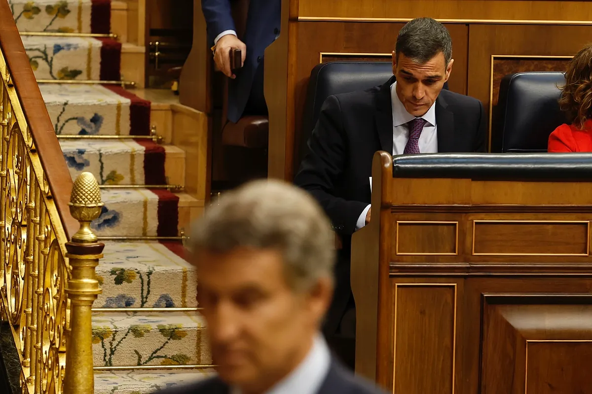 Tensión máxima ante la reunión de Sánchez y Feijóo entre acusaciones de "chantaje" - El Mundo