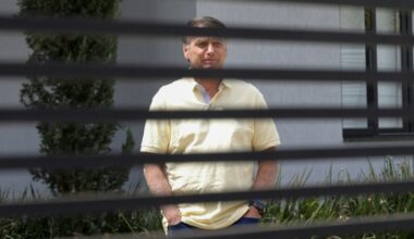 Bolsonaro deja el hospital para volver a prisión tras más de una semana internado