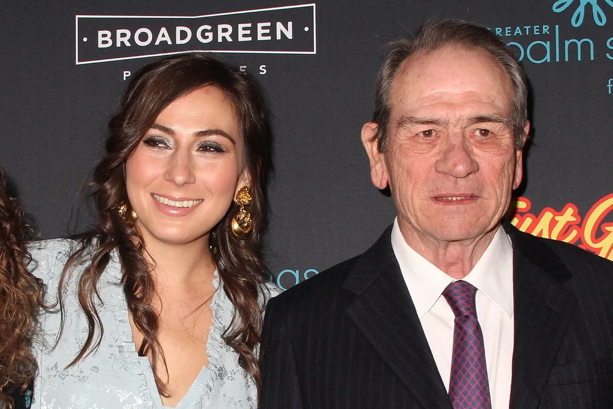 Victoria, la hija de Tommy Lee Jones que ha muerto con 34 años: bilingüe, actriz, con un hermano e hija de Kimberlea Cloughley, segunda mujer del actor - El Mundo
