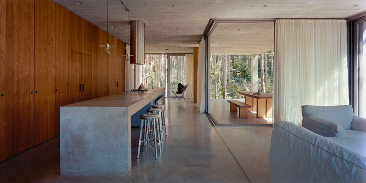 Casa aislada en Tskneti  / Wunderwerk - Fotografía interior, Cocina, Madera, Fijación Vigas
