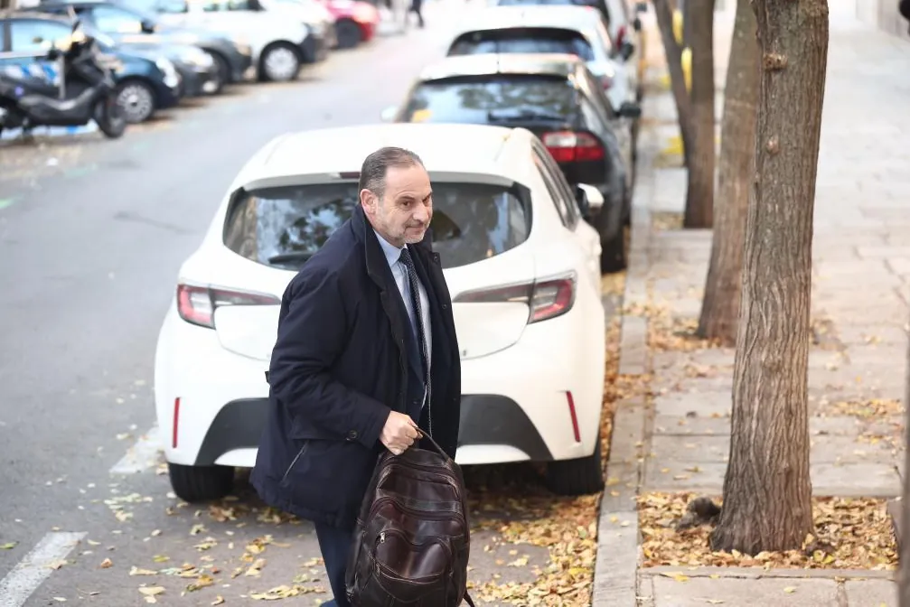 El Supremo deniega la autorización a Ábalos para comparecer mañana en el Senado - El Mundo