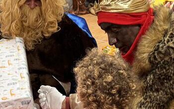 Los Reyes Magos visitan la Asociación de Vecinos Al-Ándalus