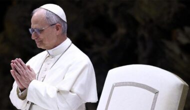 Los tiempos del verbo desarmar en el canto de paz de León