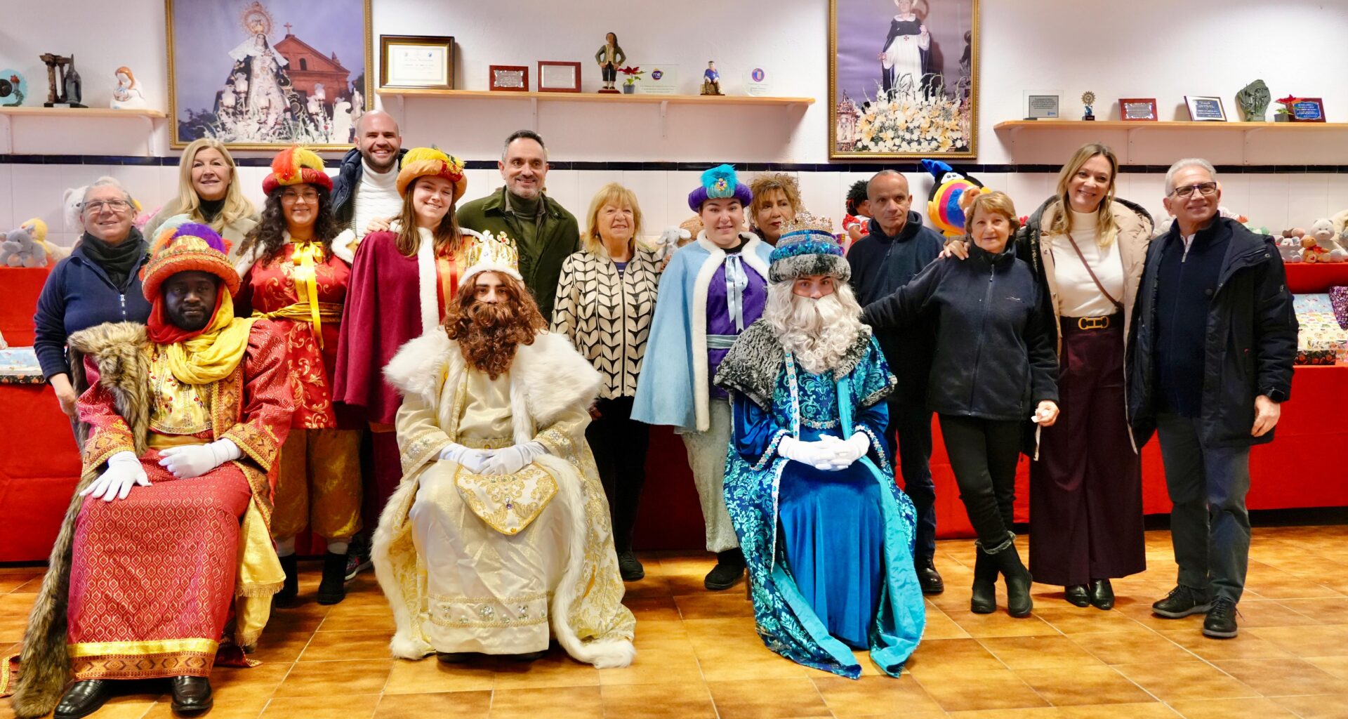 Los Reyes Magos reparten ilusión en el comedor social y los hospitales de Móstoles