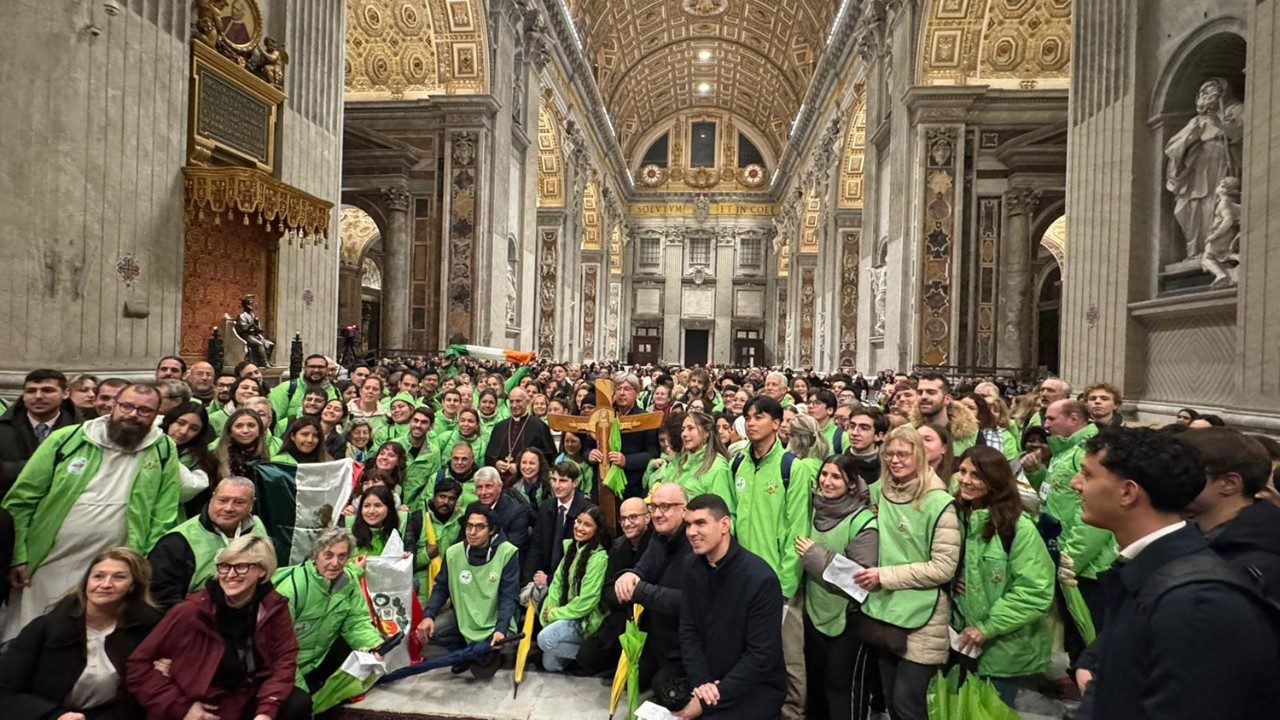 Jubileo, la última peregrinación de los voluntarios a la Puerta Santa