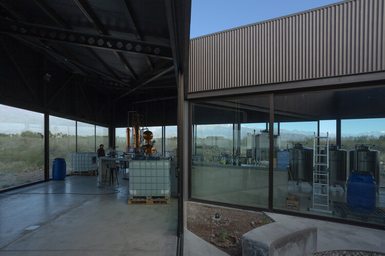 Destilería Santos Espíritus / Valeria Moreno - Imagen 5 de 20