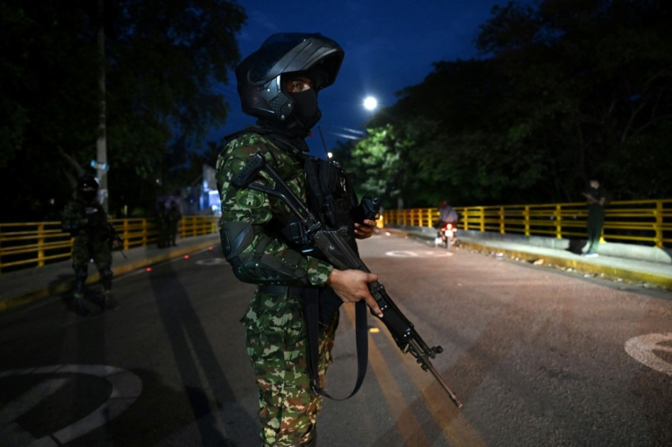 Jefes guerrilleros huyen hacia Colombia tras la operación de EEUU en Venezuela, según el ejército