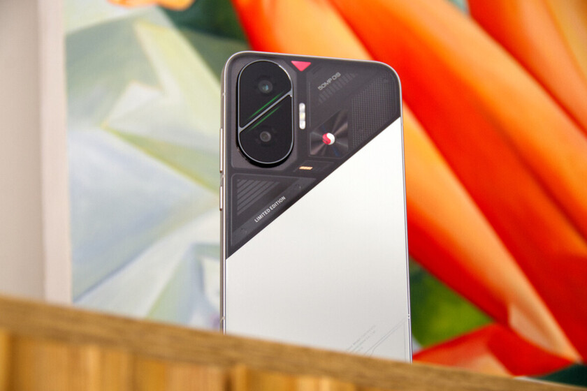 No será el móvil más actual de su gama, pero por este precio te llevas una batería de 6.500 mAh y 512 GB de almacenamiento