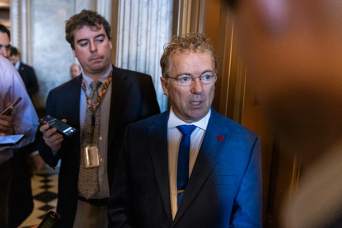 El Senado de EEUU impulsa una resolución para limitar los poderes de guerra de Trump tras la incursión en Venezuela - El Mundo