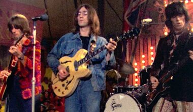 La historia del saco de crochet que usó Eric Clapton y la diseñadora que vistió al rock británico de los años 60