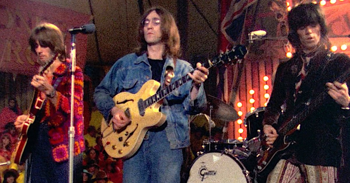 La historia del saco de crochet que usó Eric Clapton y la diseñadora que vistió al rock británico de los años 60