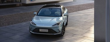 L3 es la gran promesa de la conducción autónoma: de momento las marcas nos están vendiendo "asistentes con IA" 