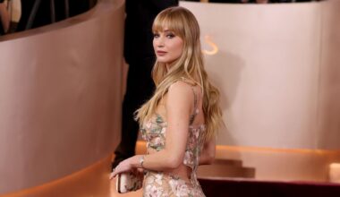 puro impacto en los Globos de Oro 2026 con vestido transparente