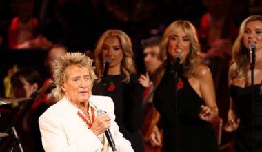 La confesión de Rod Stewart sobre la historia real que inspiró una de sus canciones más conocidas y perturbadoras: “Fue la primera mujer con la que tuve sexo”