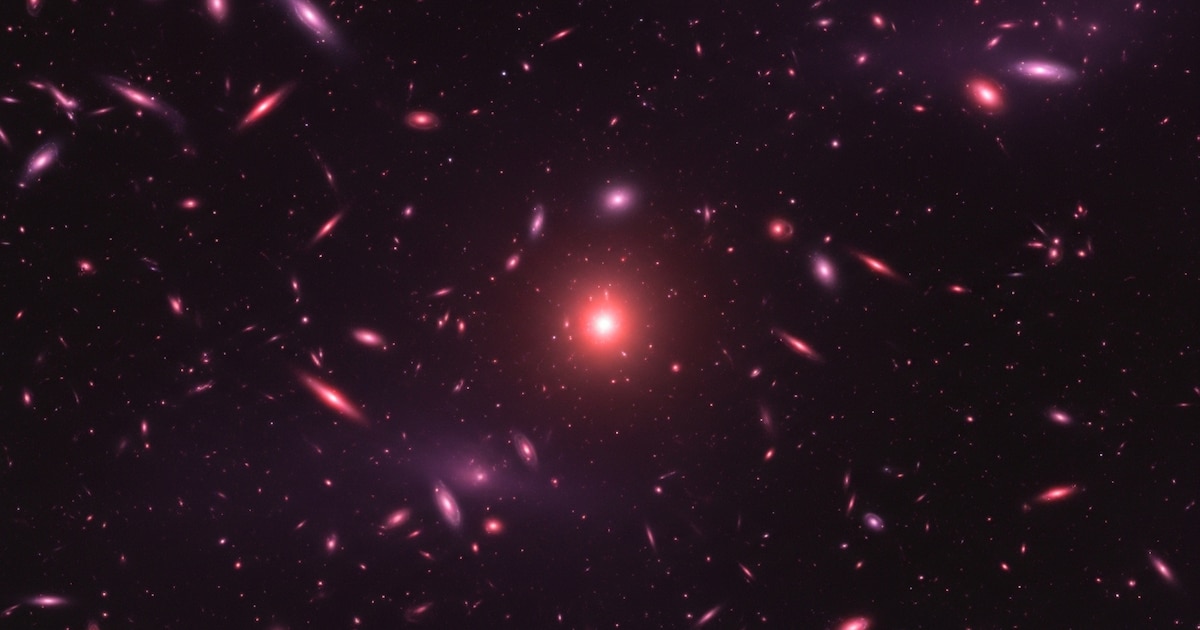 Astrónomos descubren el origen de misteriosos “puntos rojos” en el universo