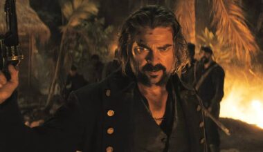 'Piratas del Caribe' es para flojos. Karl Urban presenta el brutal tráiler de su nueva película antes del final de 'The Boys'