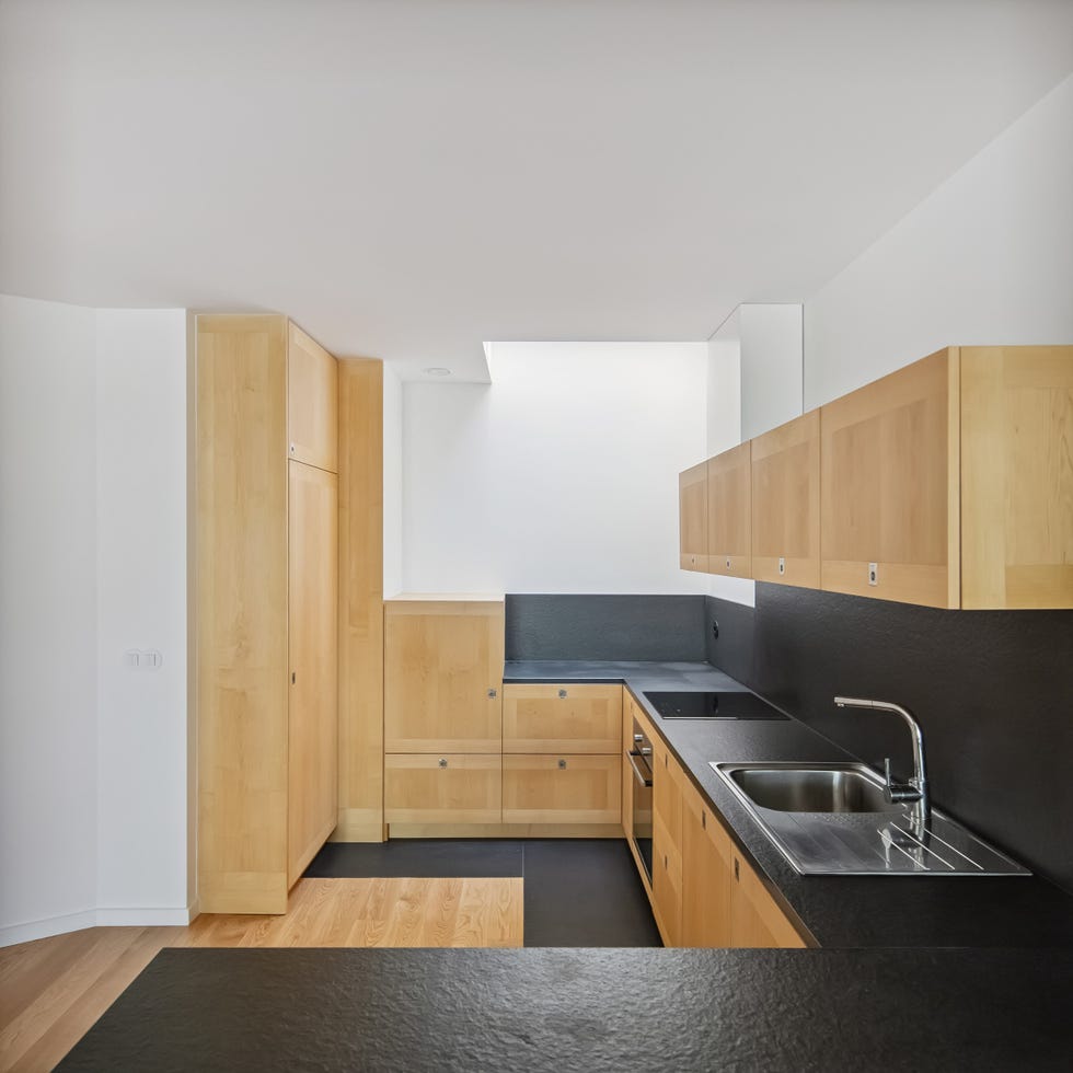 solar estrecho alargado casa dos volumenes patio interior anexo con cúpula