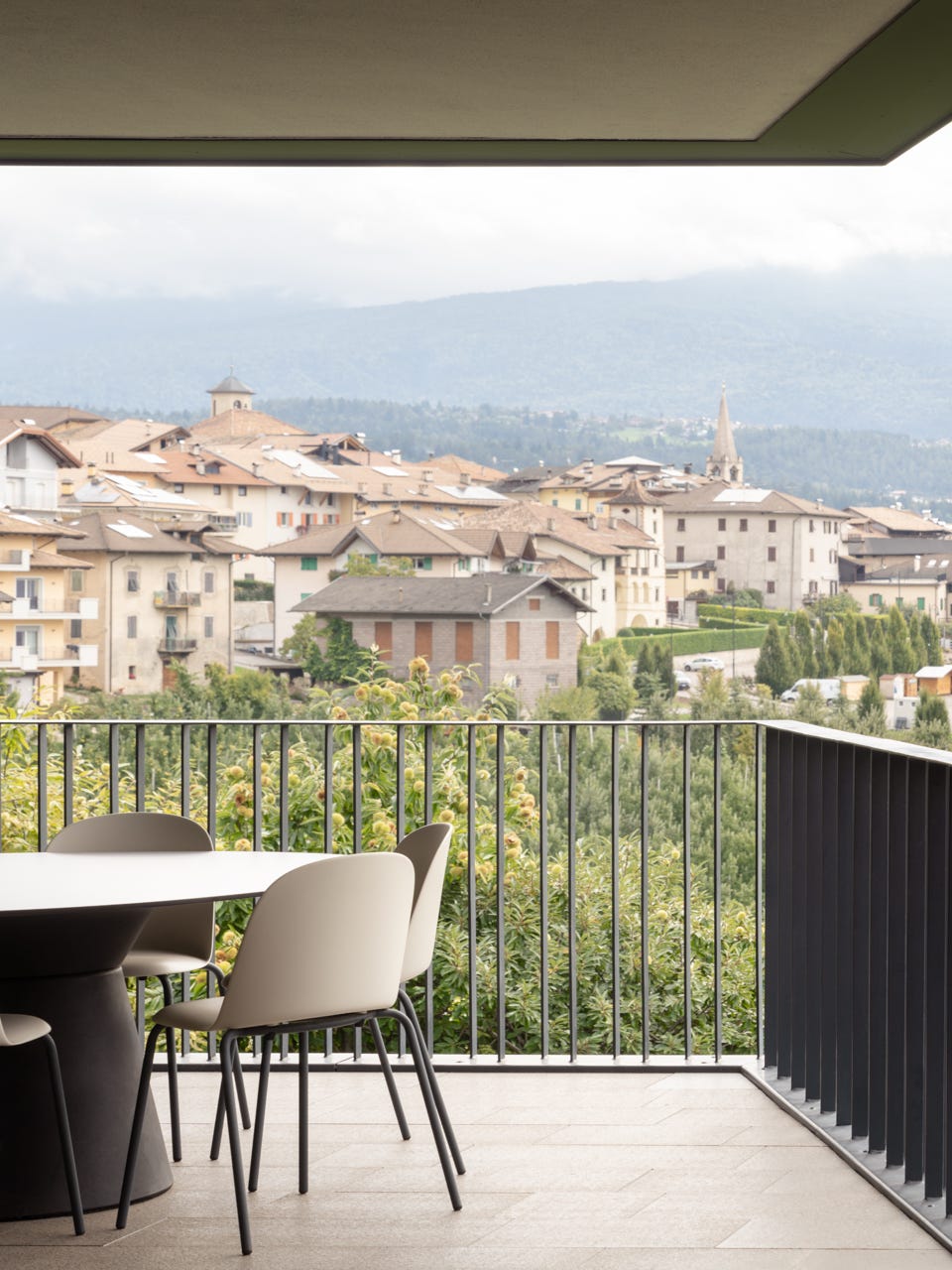 “El corazón del proyecto rinde homenaje a la casa como lugar de hospitalidad”, explica el estudio a cargo de esta casa en el campo corazon proyecto homenaje casa hospitalidad estudio cargo casa campo