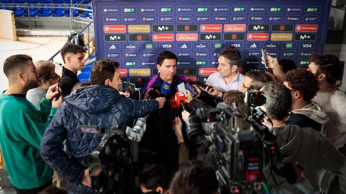 Xavi Pascual atendió a los medios antes de viajar a Madrid
