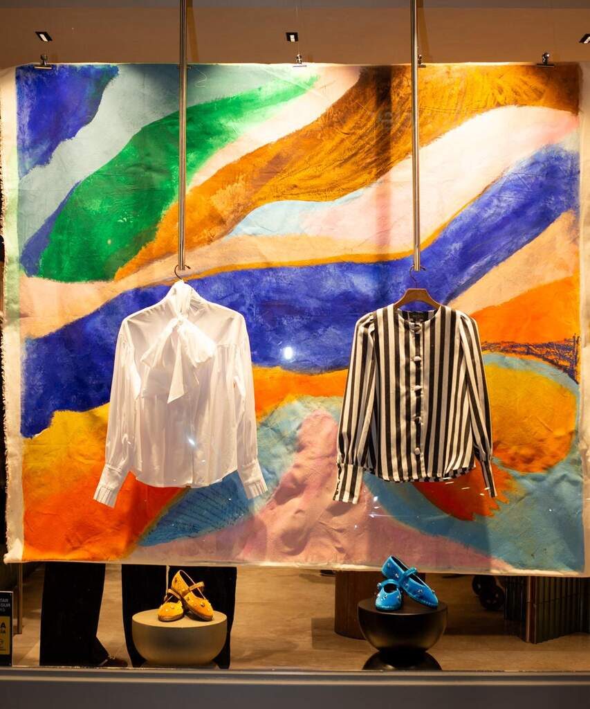 Maravic y Flabelus transforman su tienda en una galería efímera con la exposición de Ana de la Lastra