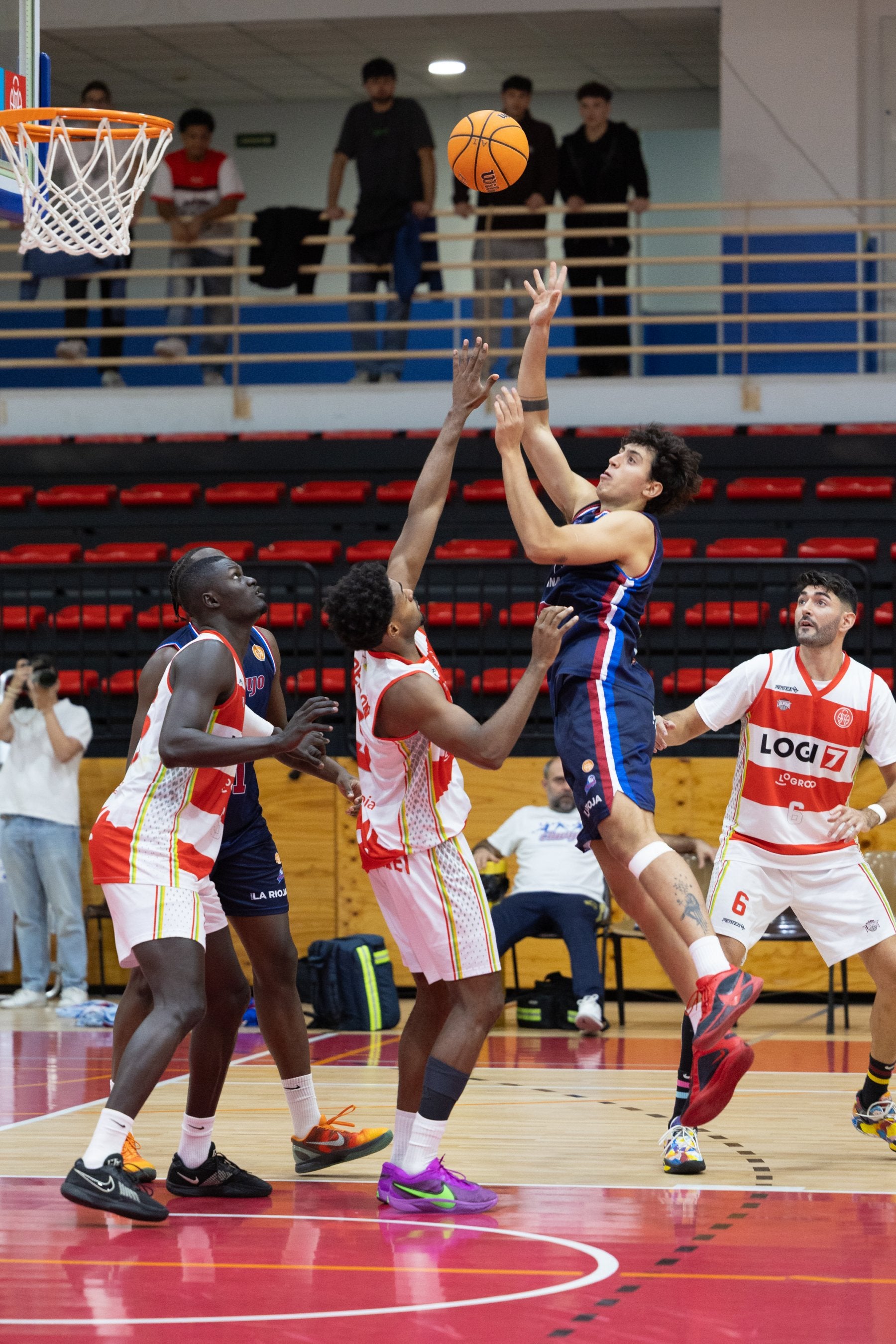 Arbosa busca la canasta en el derbi liguero de Segunda FEB.