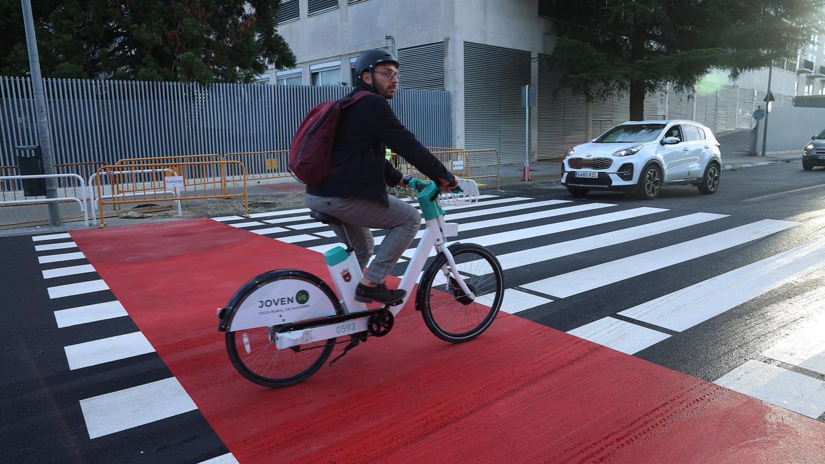 Obras en la zona hospitalaria del carril bici bidireccional de la calle Irunlarrea. Obras en la zona hospitalaria del carril bici bidireccional de la calle Irunlarrea.