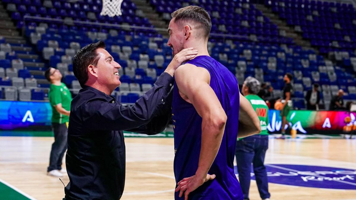 Xavi Pascual y Tomas Satoransky, en el Unicaja - Barça de esta temporada en Liga Endesa
