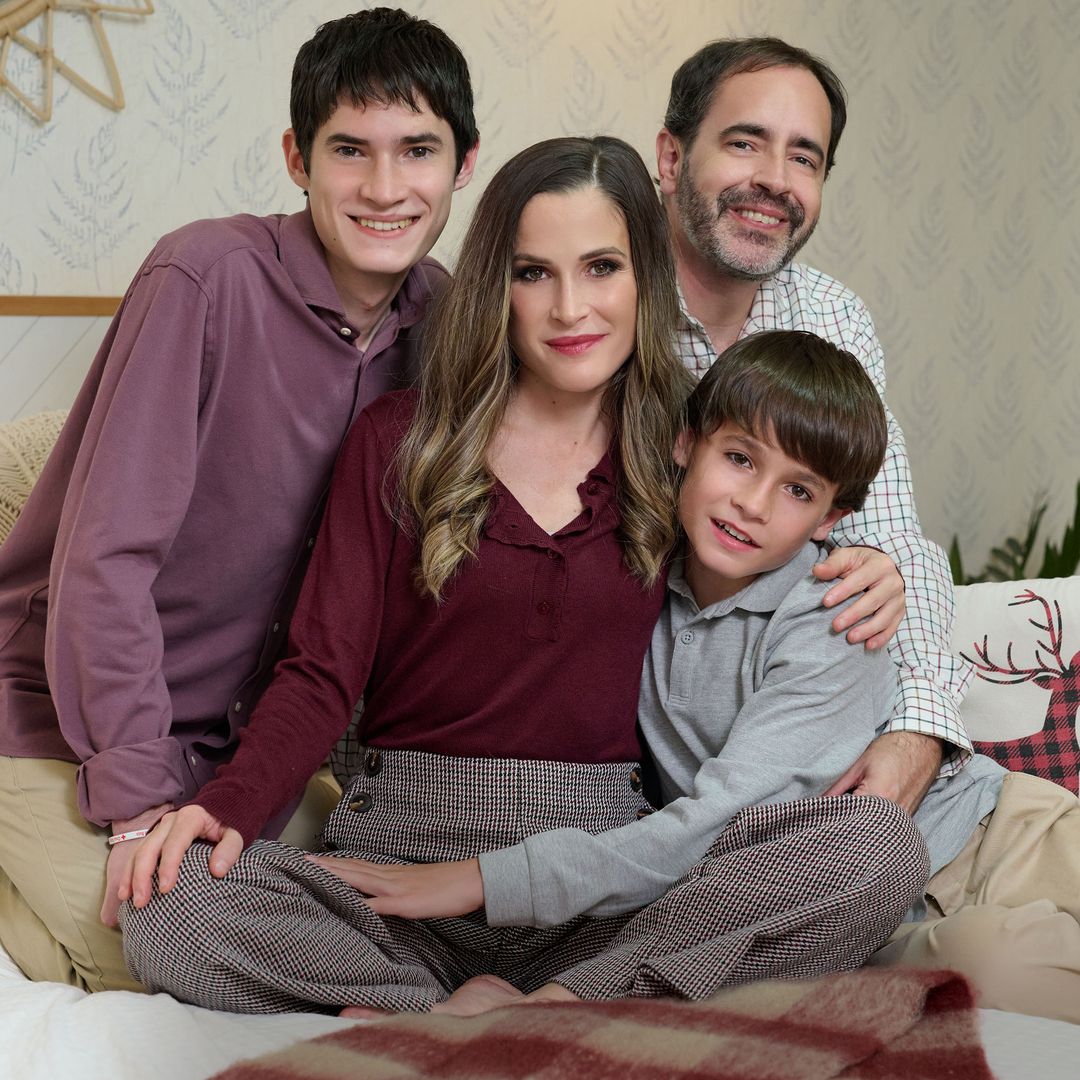 Verdeliss junto con su familia