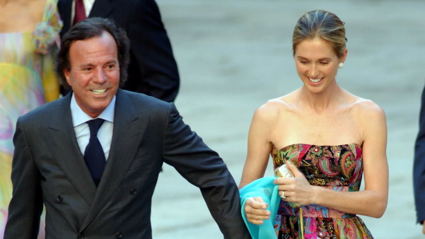 Primeras palabras de Miranda Rijnsburger, mujer de Julio Iglesias, tras las denuncias de malos tratos y abusos sexuales