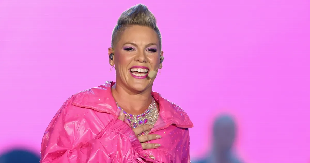 La cantante Pink da la bienvenida al 2026 desde la cama de un hospital