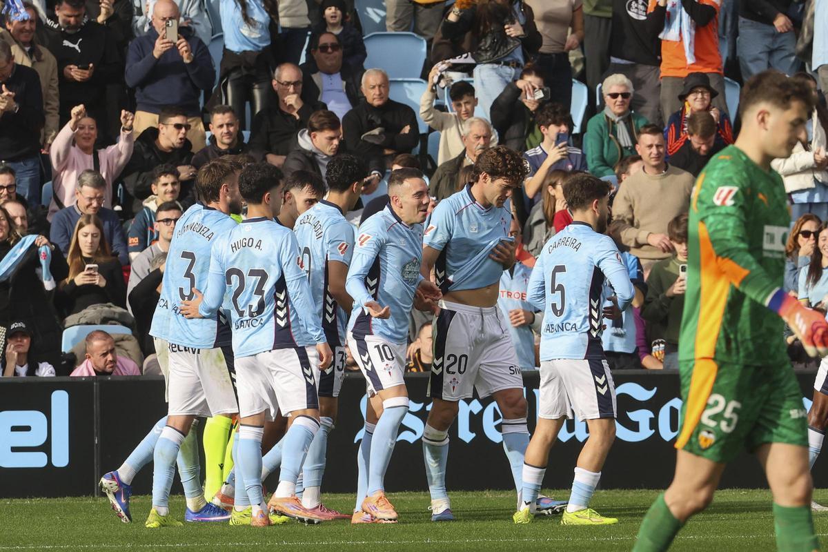 El Celta golea al Valencia en Balaídos
