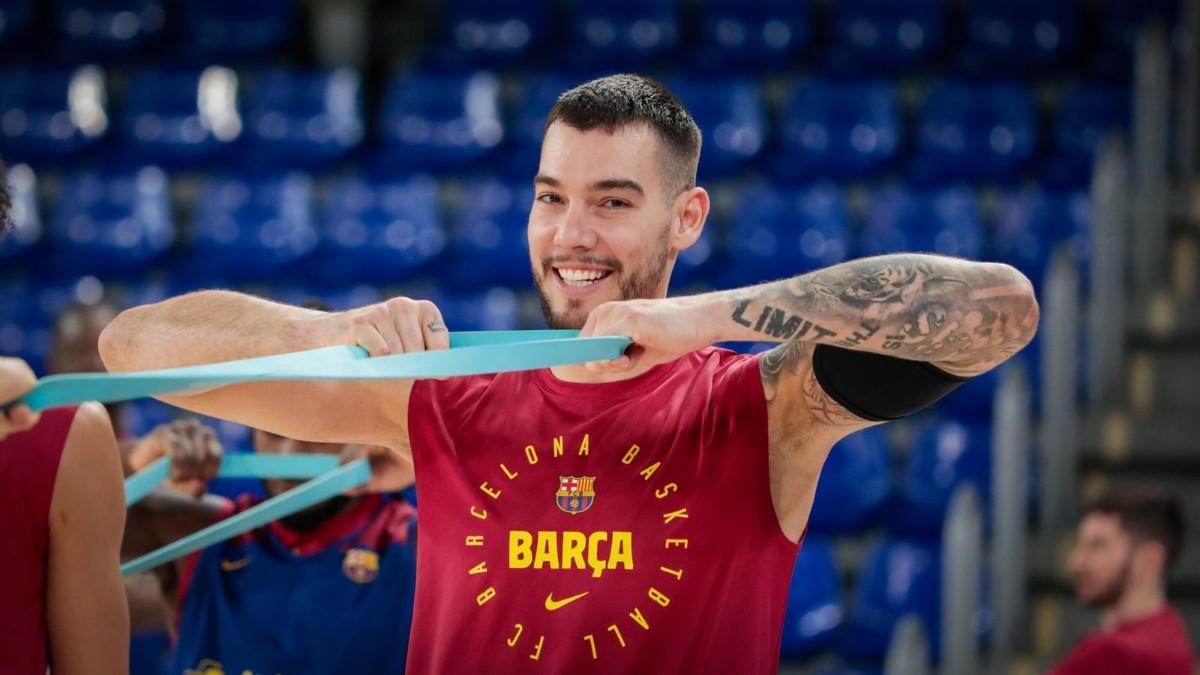 Willy Hernangómez, en un entrenamiento con el Barça