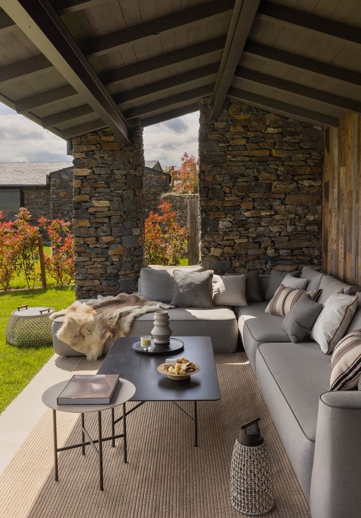 Porche de una casa de montaña