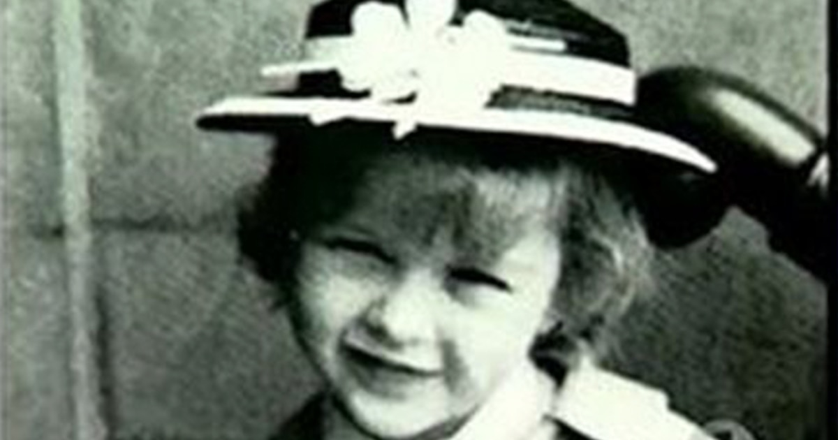 La foto acertijo: ¿Quién es esta niña de gustos excéntricos que conquistó el pop en los 80?