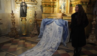 La artista Laura Torrado inicia en la Catedral su exposición 'Ouroboros' del Museo Esteban Vicente