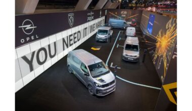 Stellantis Pro One presenta en el Salón del Automóvil de Bruselas el FIAT Professional TRIS, junto con su gama completa de vehículos profesionales, todos con soluciones CustomFit. | Corporate Communications