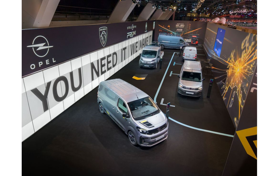 Stellantis Pro One presenta en el Salón del Automóvil de Bruselas el FIAT Professional TRIS, junto con su gama completa de vehículos profesionales, todos con soluciones CustomFit. | Corporate Communications