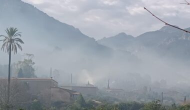 Una imagen del valle de Sóller lleno de humo procedente de las quemas agrícolas.