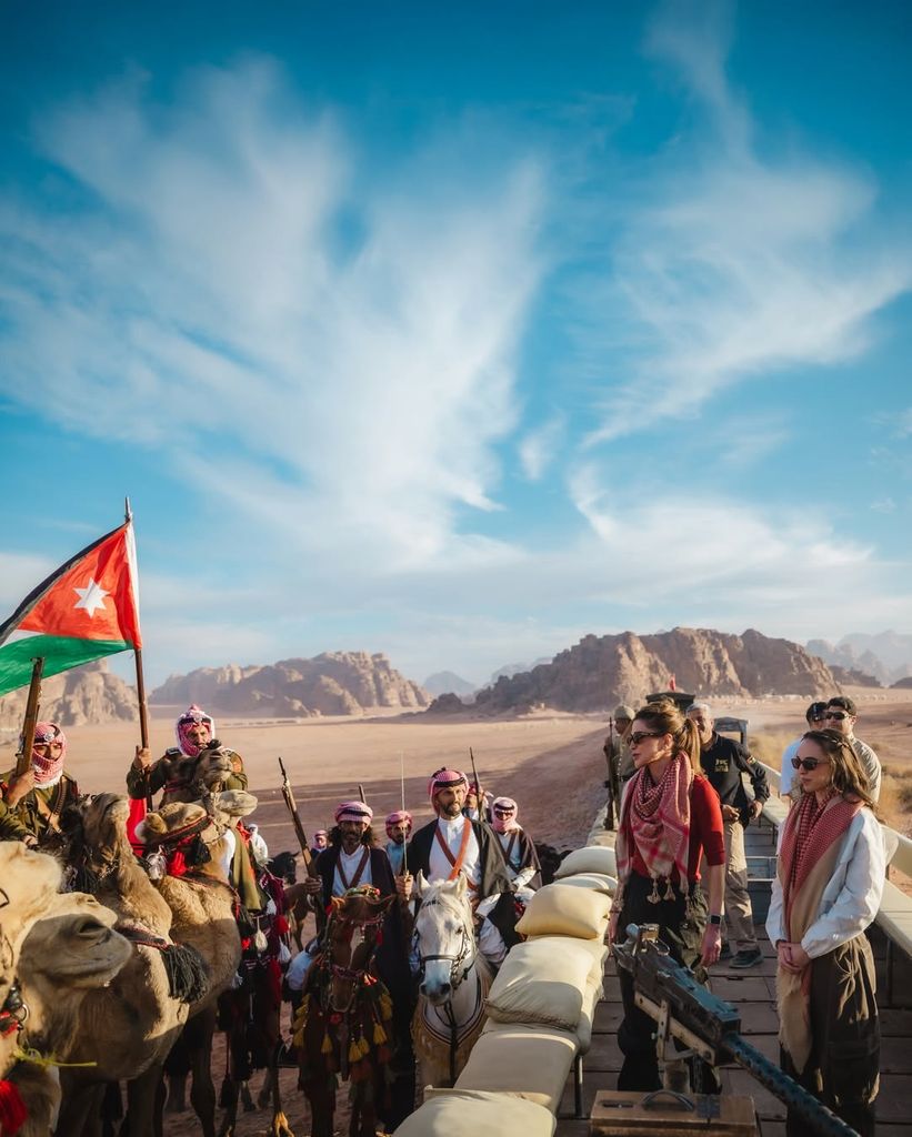 Rania y Salma de Jordania en el Wadi Rum, una zona desértica protegida situada en el sur de Jordania