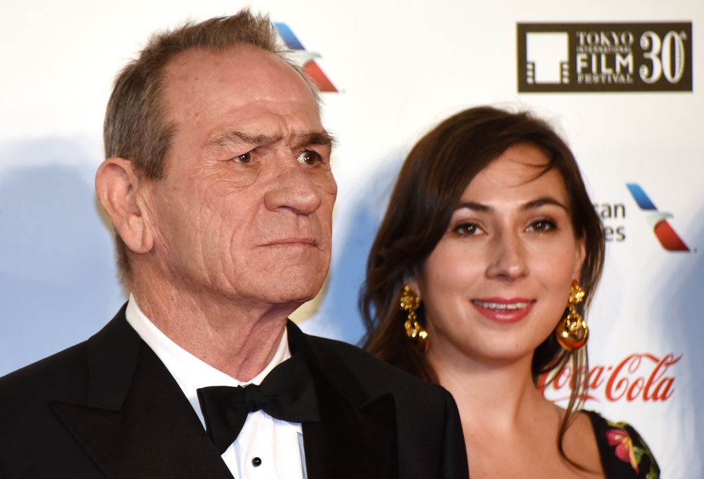 Tommy Lee Jones y su hija, Victoria, en Tokyo en 2017