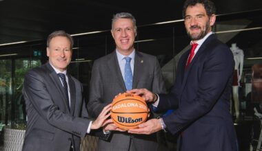De izquierda a derecha: Patrick Comninos (CEO de la BCL, Xavier García Albiol (Alcalde de Badalona) y Jorge Garbajosa (Presidente de FIBA Europa)