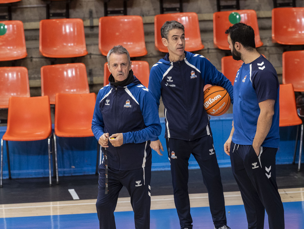 Fisac dirige un entrenamiento en El Plantío