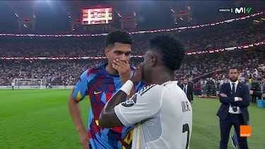 Araújo vuelve manteado y con el apoyo de Carvajal y Vinicius