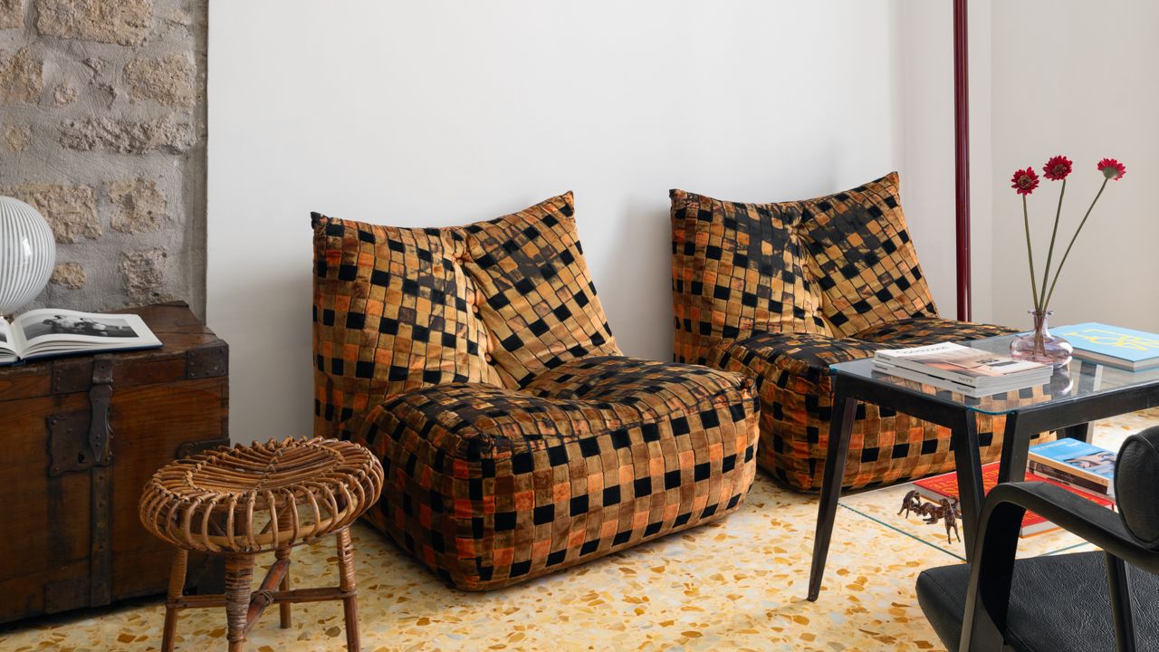 Un pequeño departamento colorido de 70 m² destaca por su distribución funcional