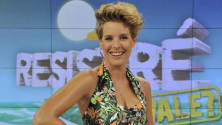 Tania Llasera en su etapa de presentadora en 'Resistiré'