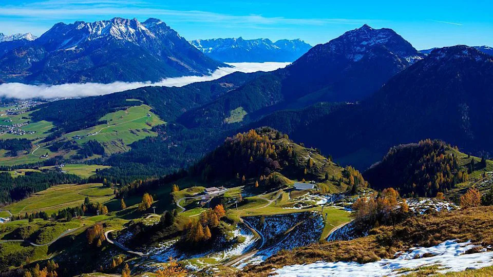 Vista panorámica de la montaña en Fieberbrunn, Austria.