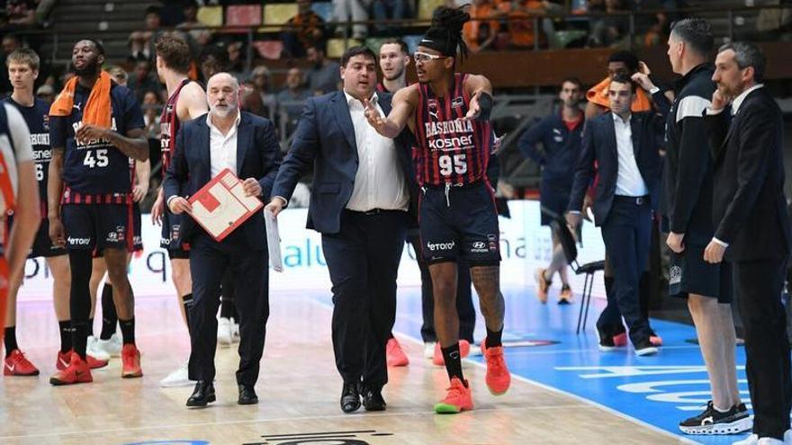 El amargo adiós de Chima Moneke