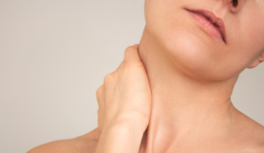 Bacterias en tumores explican por qué la inmunoterapia falla en cáncer de cabeza y cuello, según estudios de Cleveland Clinic