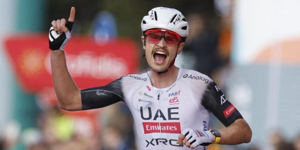 Jay Vine ya gana para el UAE la primera prueba oficial del 2026